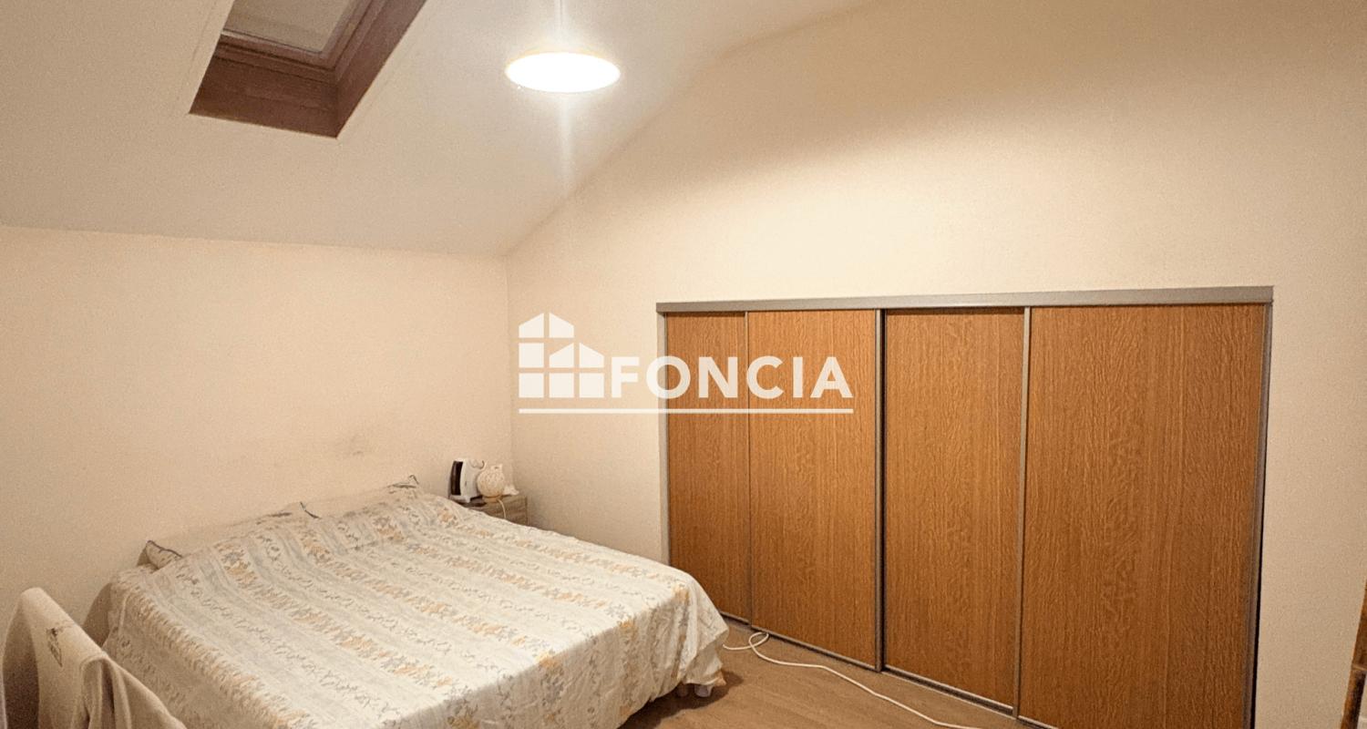 SAINT-ÉTIENNE-DU-BOIS – T3 DUPLEX – 78,77 m² VENDU LOUÉ