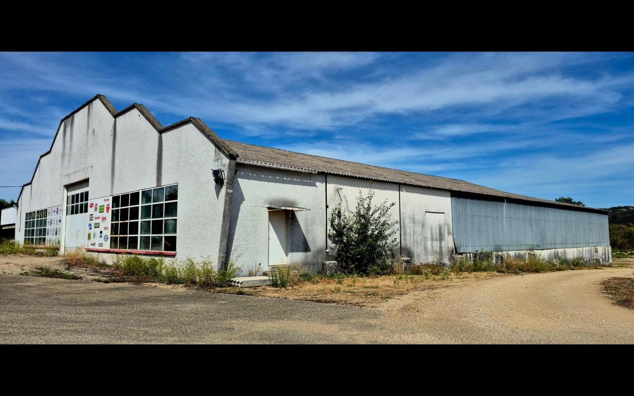 ENTREPÔT 1390M2 SUR 2,27 HECTARES
