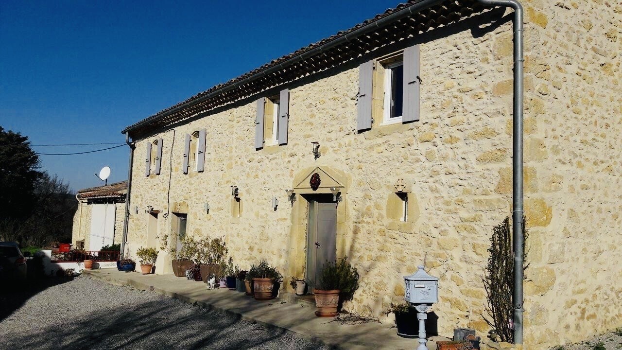 Corps de ferme rénové avec jardin intimiste