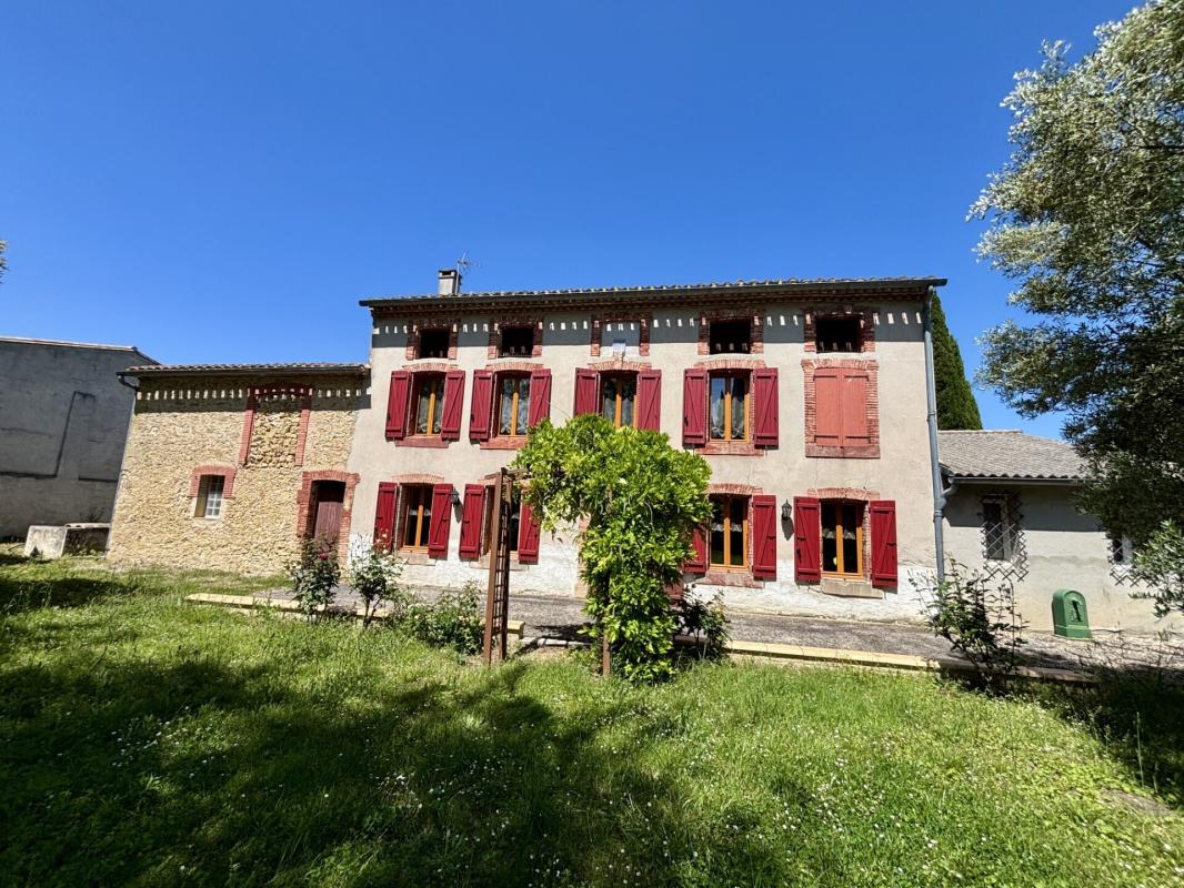 Corps de ferme de caractère – 215 m² habitables – Fort potentiel – Fendeille