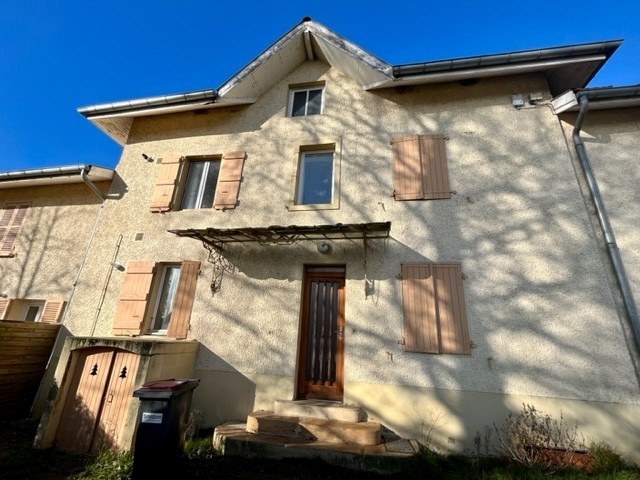 A l’extérieur du centre ville au calme