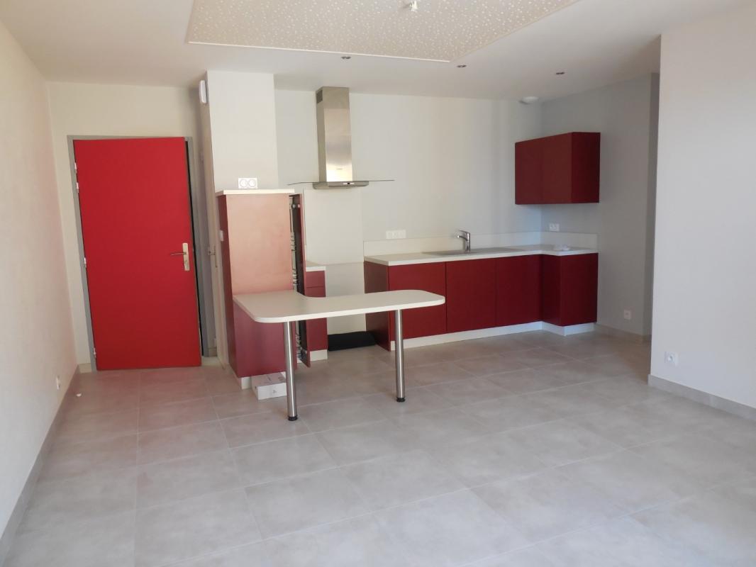 CENTRE FOISSIAT DANS IMMEUBLE RECENT