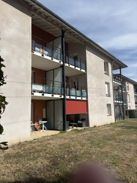 T2 AVEC GARAGE + TERRASSE COUVERTE + VUE DÉGAGÉE – ATTIGNAT