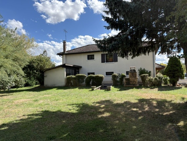 🏡 MAISON 160 m² – 1 200 m² DE TERRAIN – 2 ESPACES DE VIE – PROCHE VILLEFRANCHE- Villeneuve (01480)
