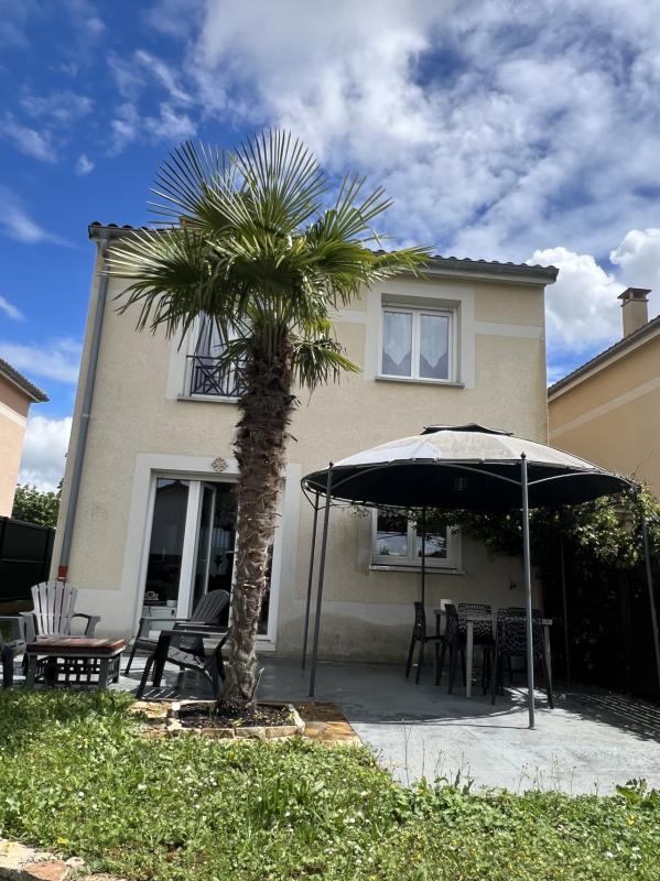 CENTRE LOYETTES MAISON RECENTE AVEC TERAIN DE 217 M² SANS VIS A VIS