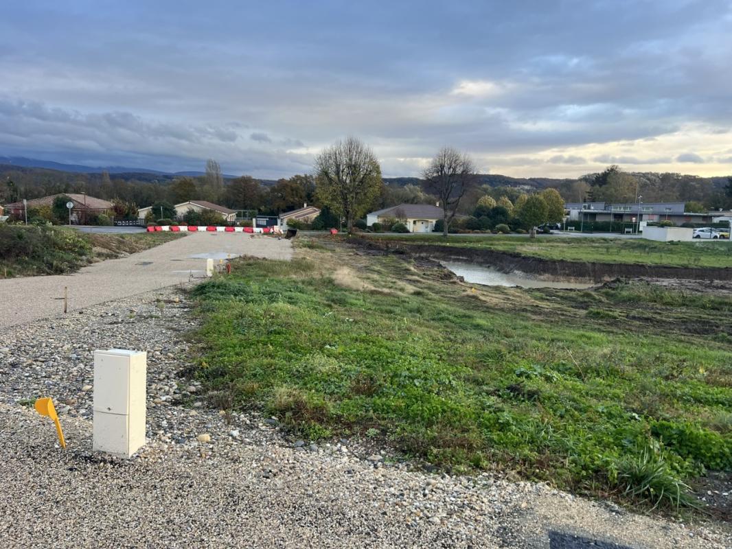 SAINT VULBAS CENTRE TERRAIN DE 416 M2 VIABILISE