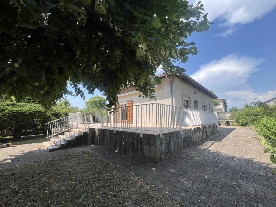 CENTRE SAINT MAURICE DE GOURDANS MAISON INDIVIDUELLE AVEC SOUS-SOL SUR 1031 M²