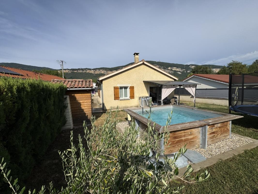 Maison individuelle de PLAIN PIED avec PISCINE et GARAGE