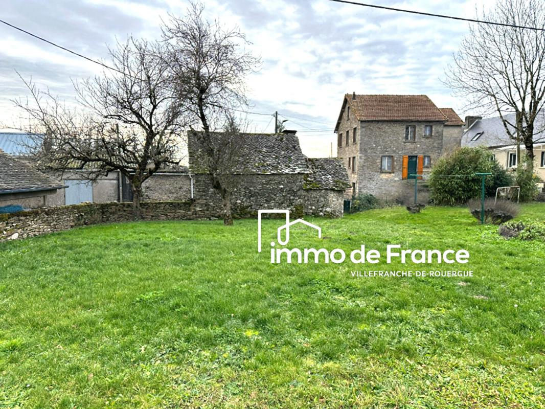 A 4 kilomètres de RIGNAC, maison de village 160 m² 5 chambres, four à pain et jardin