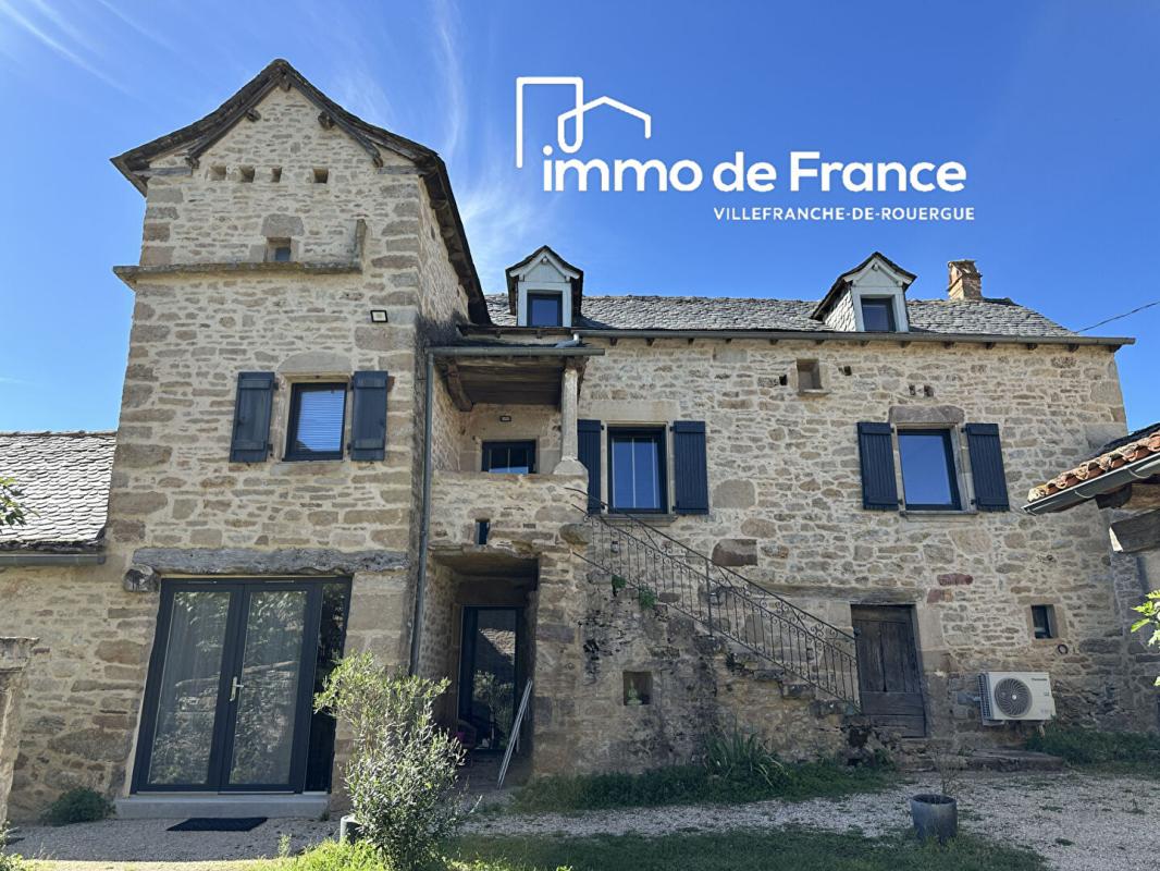 Corps de ferme, maison 3 chambres de 162 m², 2 gîtes sur 130 m², piscine, terrain de 5000 m²