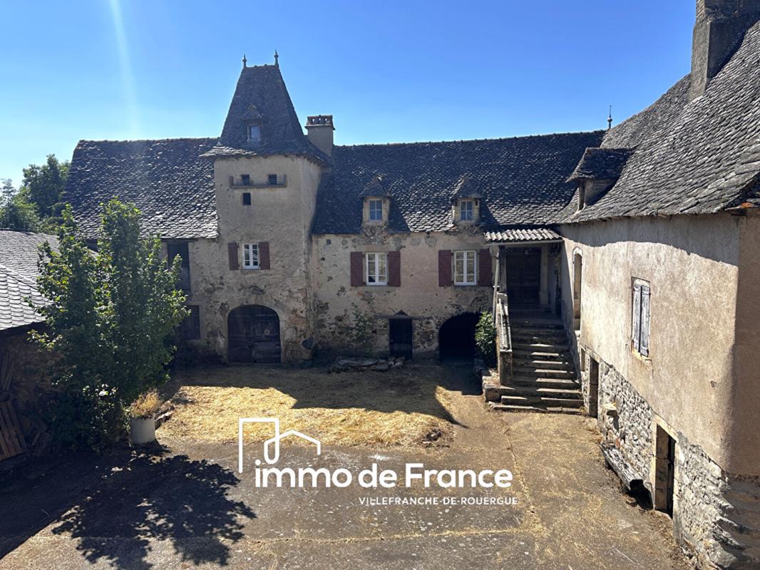 Authentique corps de ferme comprenant 2 maisons, grange, four à pain et dépendances
