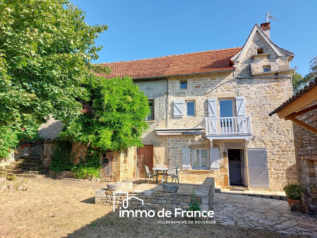 Ensemble immobilier en pierre avec terrain de 8 874 m²