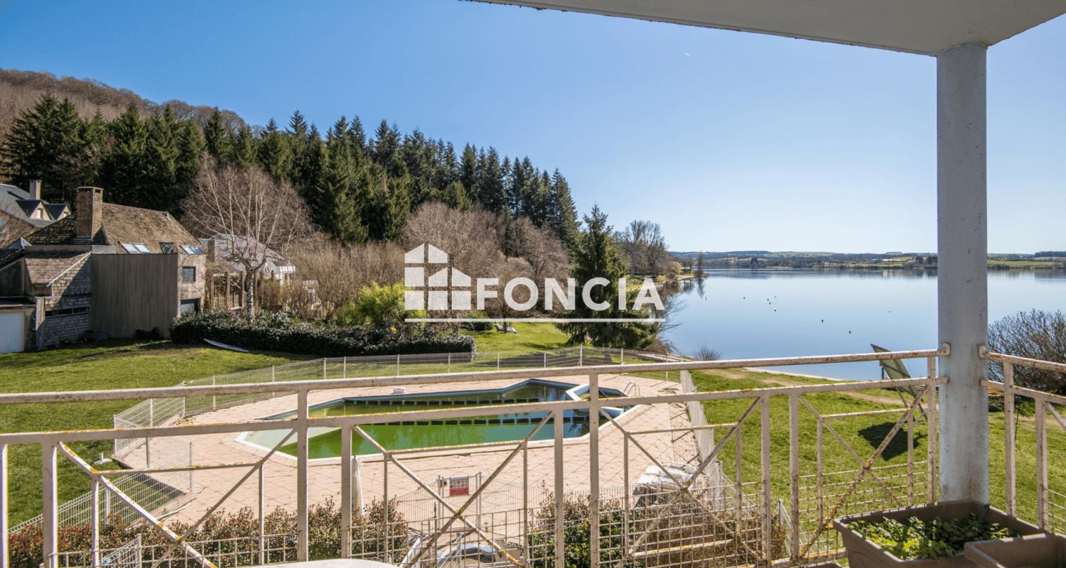 T3Bis en étage avec vue sur le Lac de Pareloup et parking !