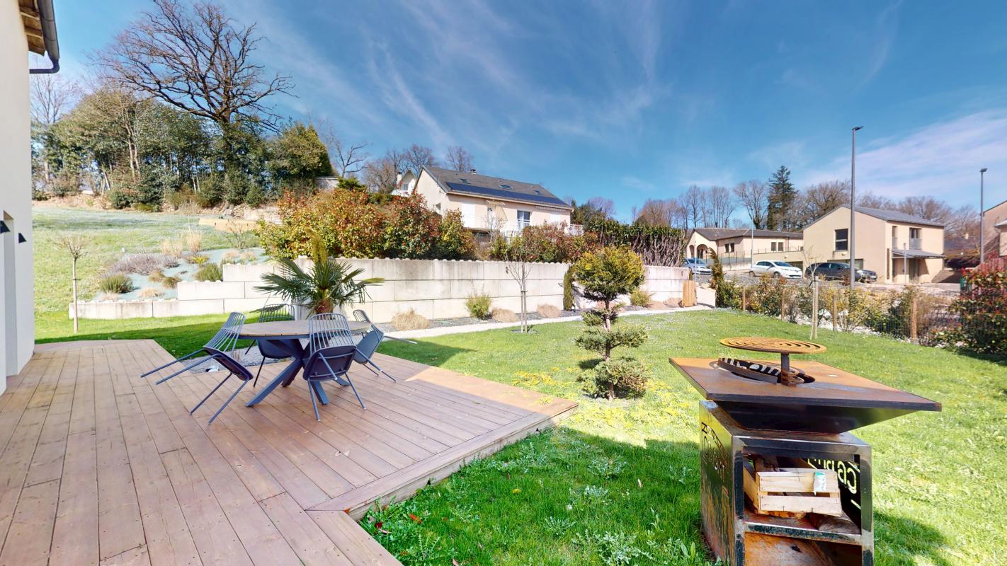 Maison entièrement rénovée avec sa grange et son terrain