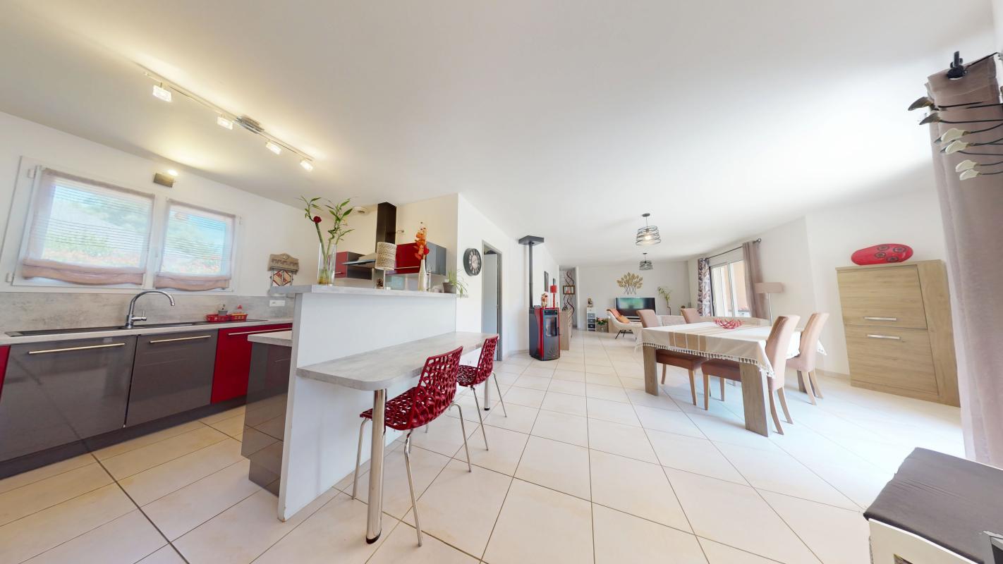 Maison À Vendre- Magnifique maison de plain-pied (2013) – 93 m² – 3 chambres + bureau – garage- terrain- Laissac Séverac l'Église
