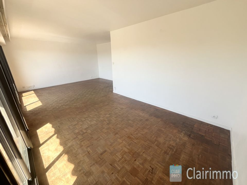 APPARTEMENT T4/5 DE 93M² / ASCENSEUR / BALCON / CAVE - Photo 3
