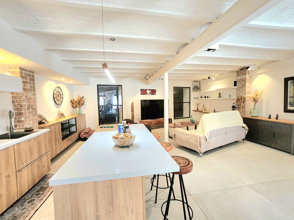 LOFT / 2 CHAMBRES / TERRASSE / CHATEAU GOMBERT - Photo 2