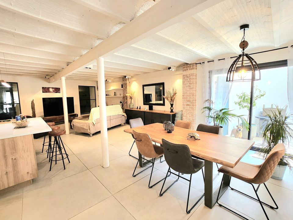 LOFT / 2 CHAMBRES / TERRASSE / CHATEAU GOMBERT - Photo 3