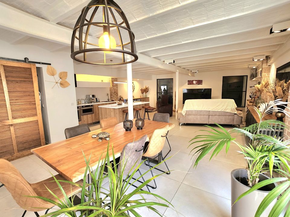 LOFT / 2 CHAMBRES / TERRASSE / CHATEAU GOMBERT - Photo 4