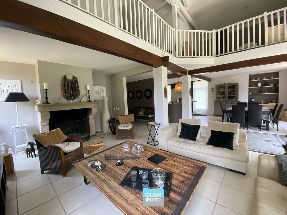 Maison de caractère en pierre 280 m²  Parc 1,2 ha  11,9 ha - Photo 2