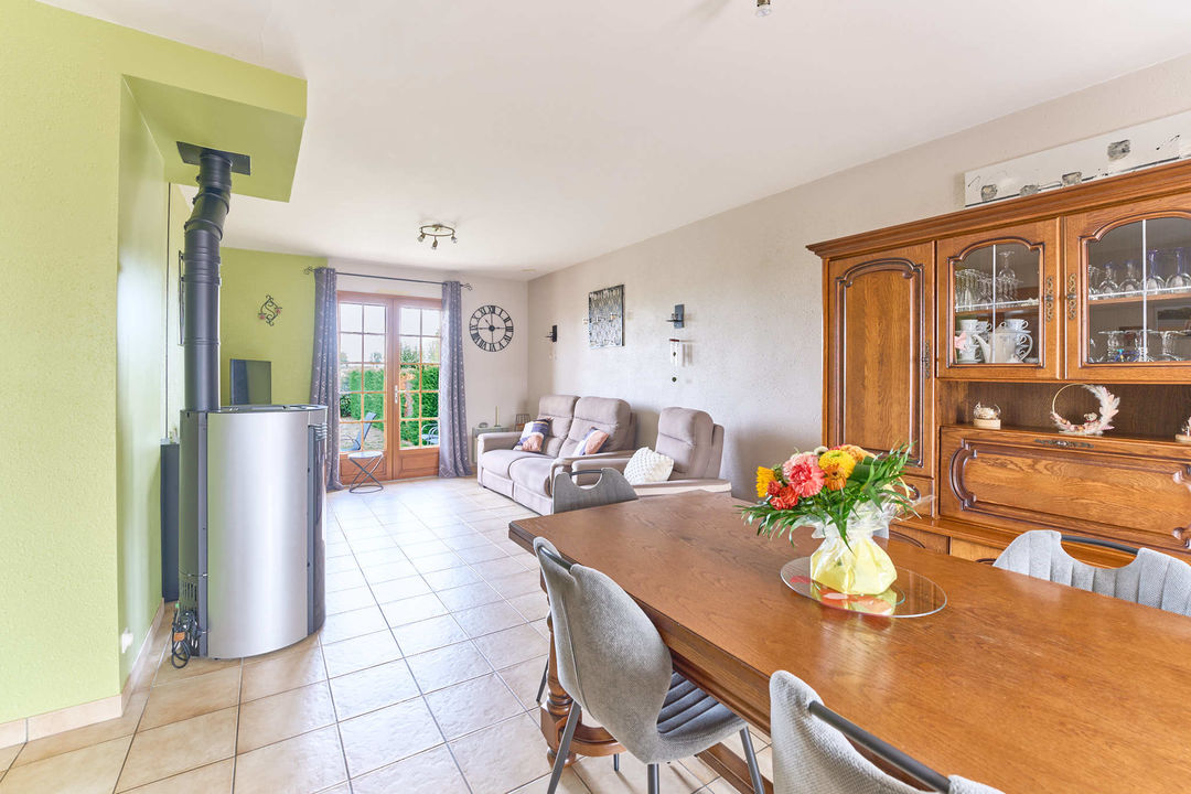 MAISON AVEC VUE DEGAGEE A CHAUDRON EN MAUGES