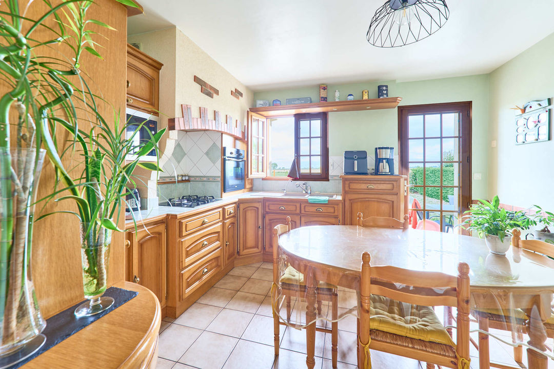 MAISON AVEC VUE DEGAGEE A CHAUDRON EN MAUGES - Photo 2