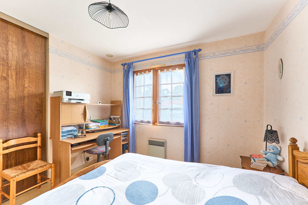 MAISON AVEC VUE DEGAGEE A CHAUDRON EN MAUGES - Photo 5