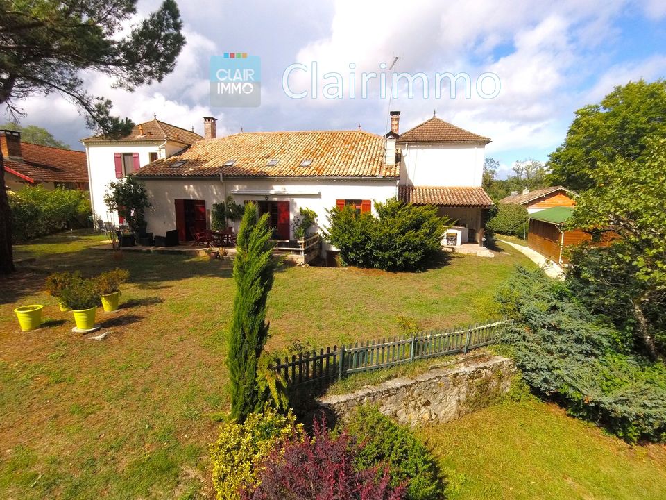 PROPRIETE COMPRENANT 1 GITE AVEC 2 CHAMBRES , 5 CHAMBRES