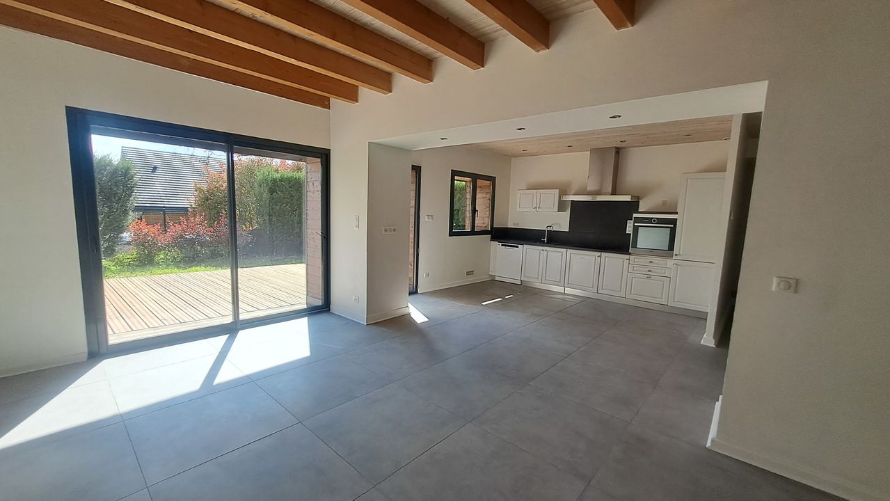 MAISON AVEC JARDIN ET GARAGE