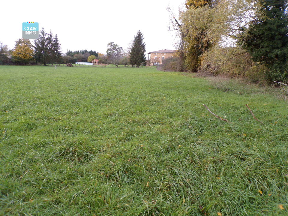 A SAINT-MAURICE-DE-SATONNAY PROCHE MACON BEAU TERRAIN A BATIR