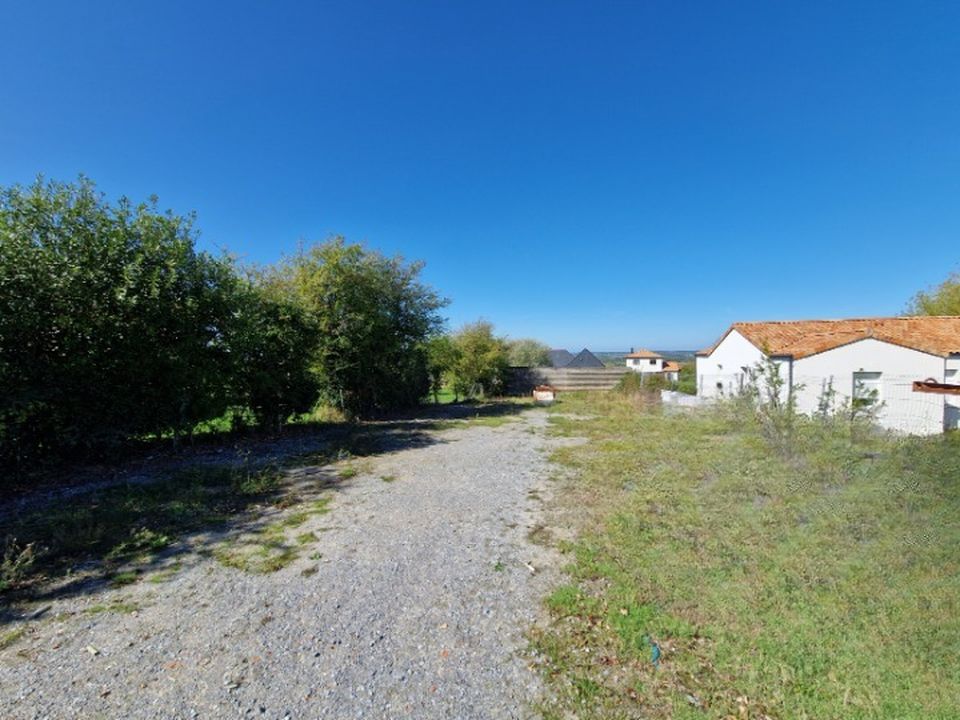 Terrain constructible 560m² au Mesnil en Vallée libre de