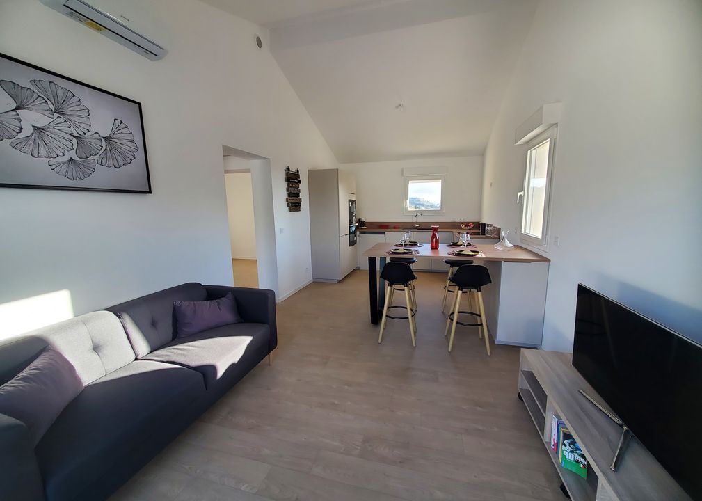 MAGNIFIQUE APPARTEMENT T4 A ROGNAC