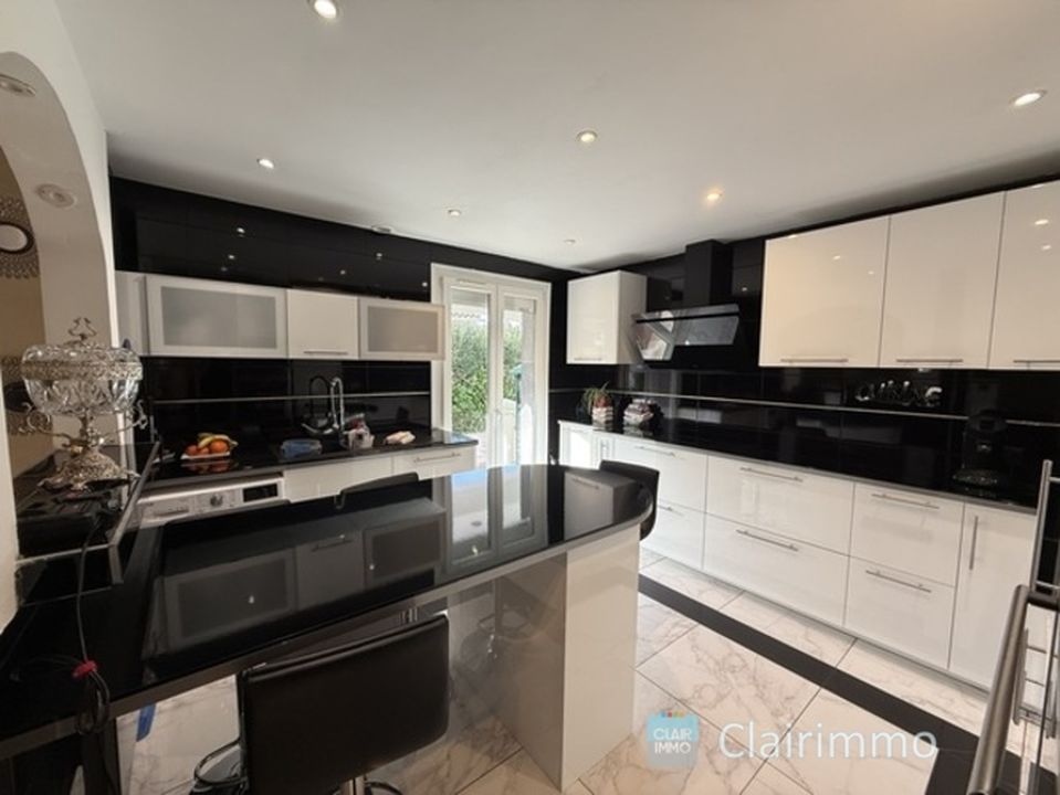Maison à vendre, 5 pièces, 180 m², Rognac