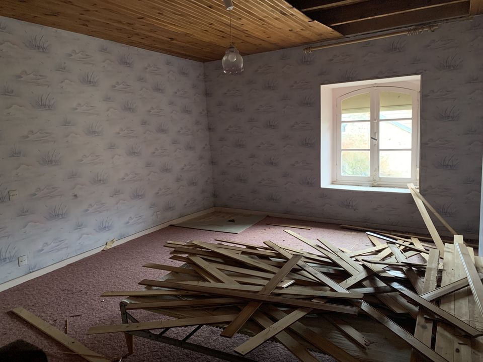 Maison à rénover avec terrain, piscine et dépendances - Photo 3