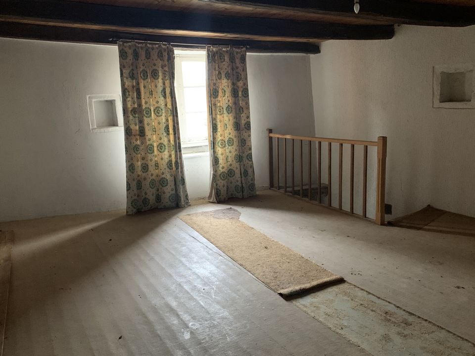 Maison à rénover avec terrain, piscine et dépendances - Photo 4