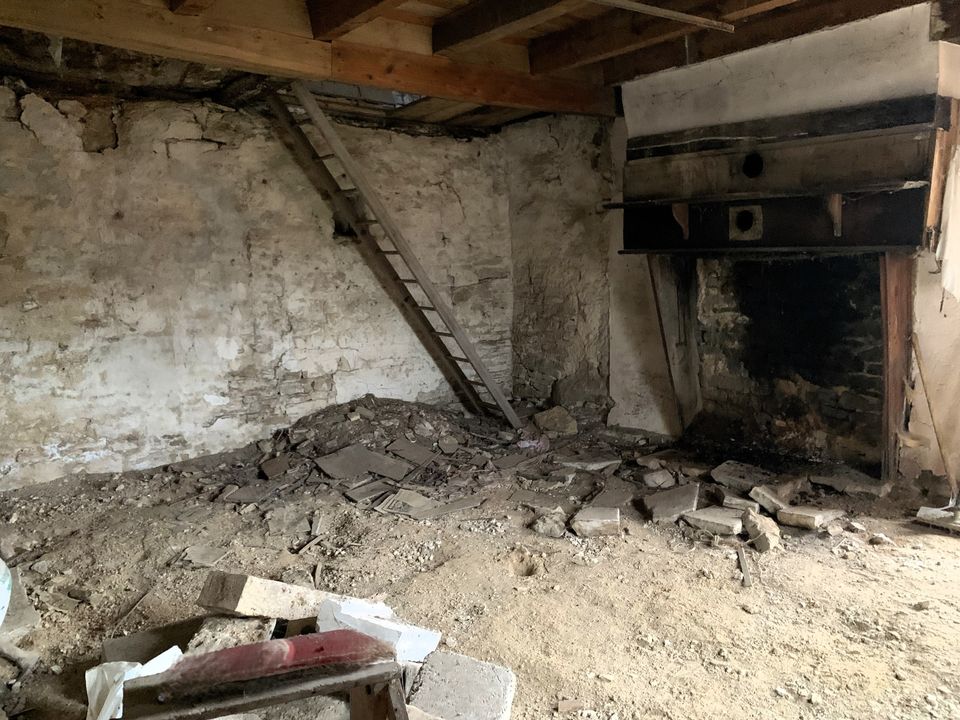 Maison à rénover avec terrain constructible. Opportunité à - Photo 3