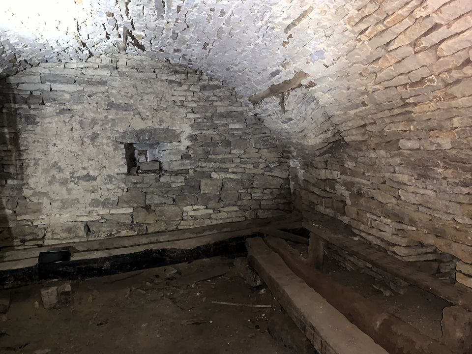 Maison à rénover avec terrain constructible. Opportunité à - Photo 4