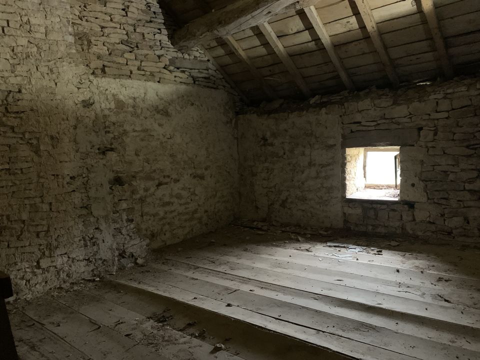 Maison à rénover avec terrain constructible. Opportunité à - Photo 5