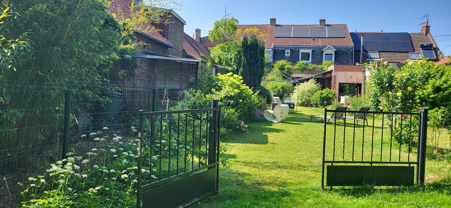 Grande maison 6CH sur 2000m² avec garage et dépendances - Photo 2