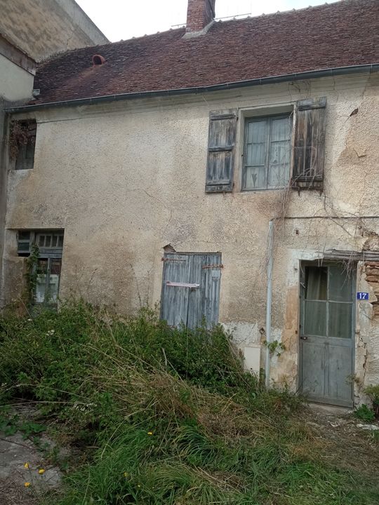 Maison ancienne à rénover au coeur du village de Crézancy - Photo 3