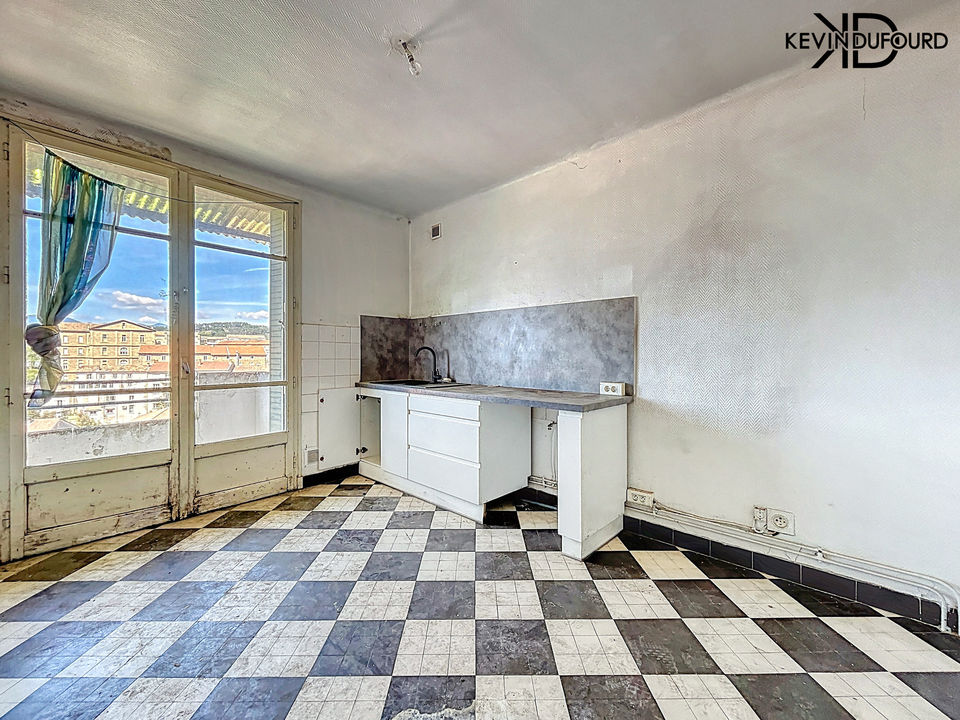 Appartement A RENOVER 80 m² + balcon à AUBENAS - Photo 2