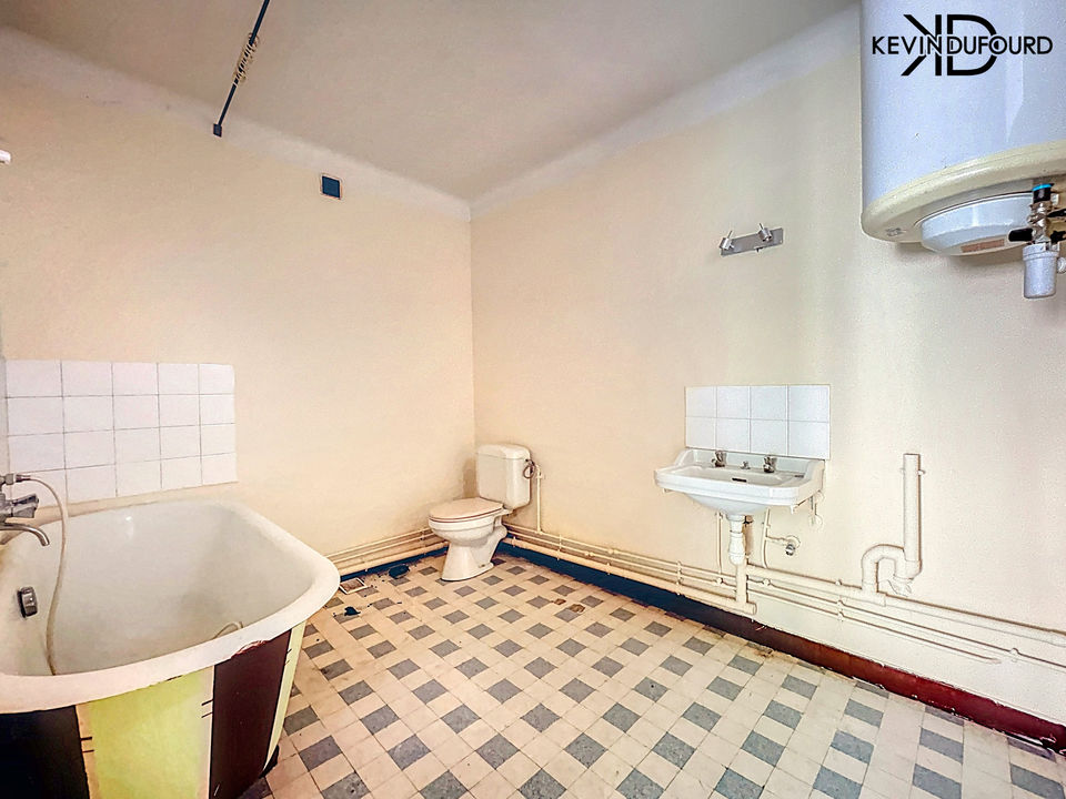 Appartement A RENOVER 80 m² + balcon à AUBENAS - Photo 3