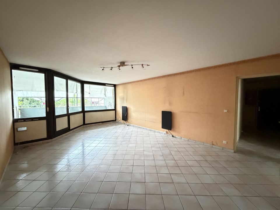 APPARTEMENT T4 AVEC CAVE ET PLACE DE PARKING - Photo 3