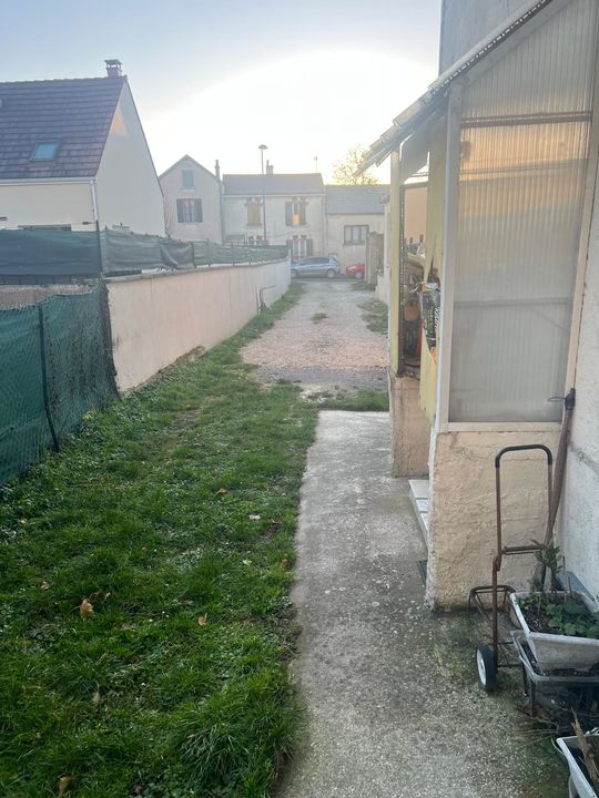 Maison non mitoyenne avec grand jardin Fort potentiel - Photo 5
