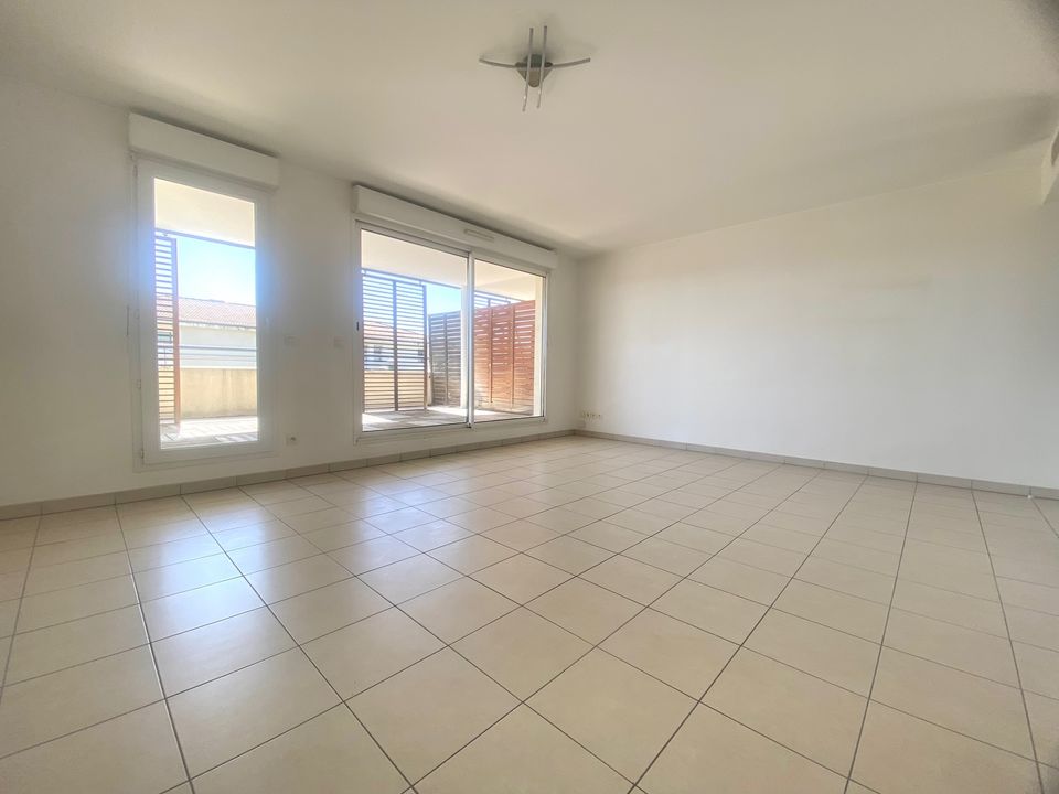 APPARTEMENT T3  65M² / TERRASSE 20 m² /  PLACE DE PARKING / - Photo 2