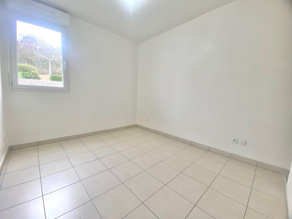APPARTEMENT T3  65M² / TERRASSE 20 m² /  PLACE DE PARKING / - Photo 4