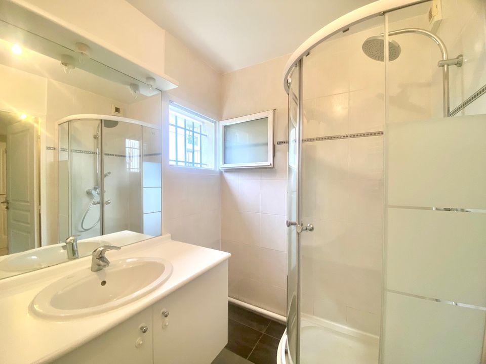 APPARTEMENT T3  65M² / TERRASSE 20 m² /  PLACE DE PARKING / - Photo 5
