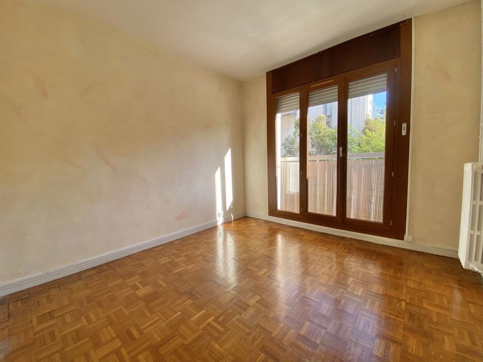 APPARTEMENT T3 54M² / TERRASSE / LOGGIA / PLACE DE  PARKING / - Photo 3