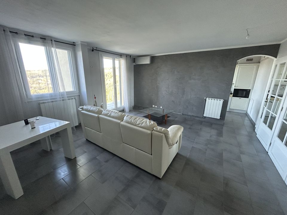 NOUVEAUTÉ !! Magnifique T4 d'environ 81 m² sur les hauteurs - Photo 3