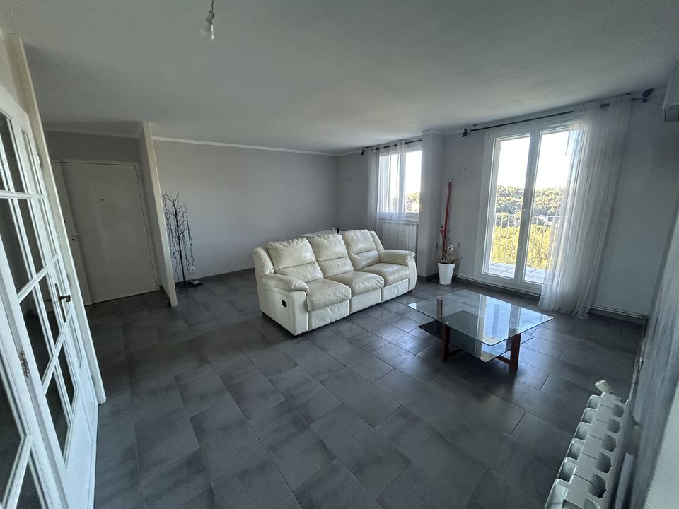 NOUVEAUTÉ !! Magnifique T4 d'environ 81 m² sur les hauteurs - Photo 4